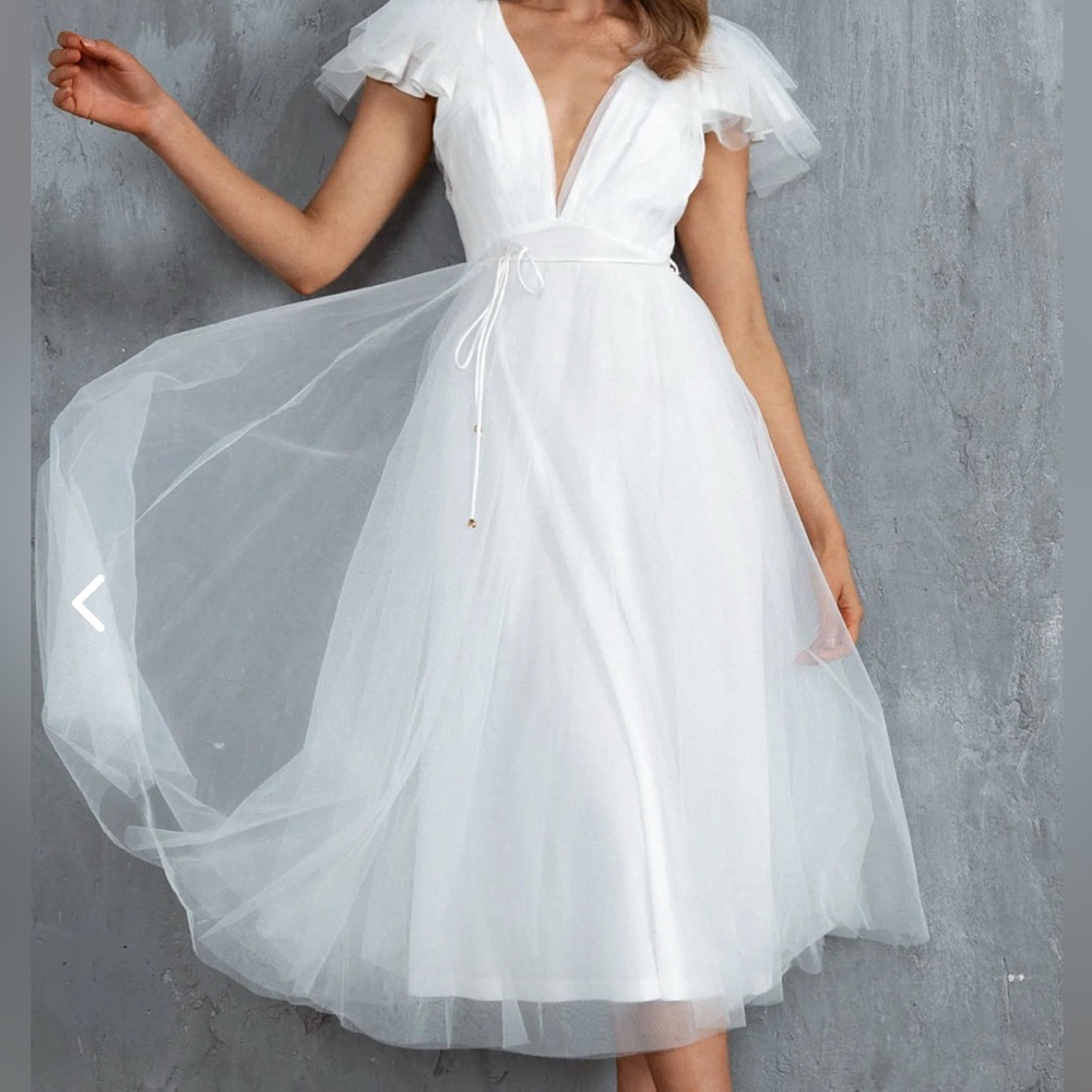Selfie Leslie 
LEAP OF FAITH FRILL SHOULDER TULLE MIDI DRESS WHITE